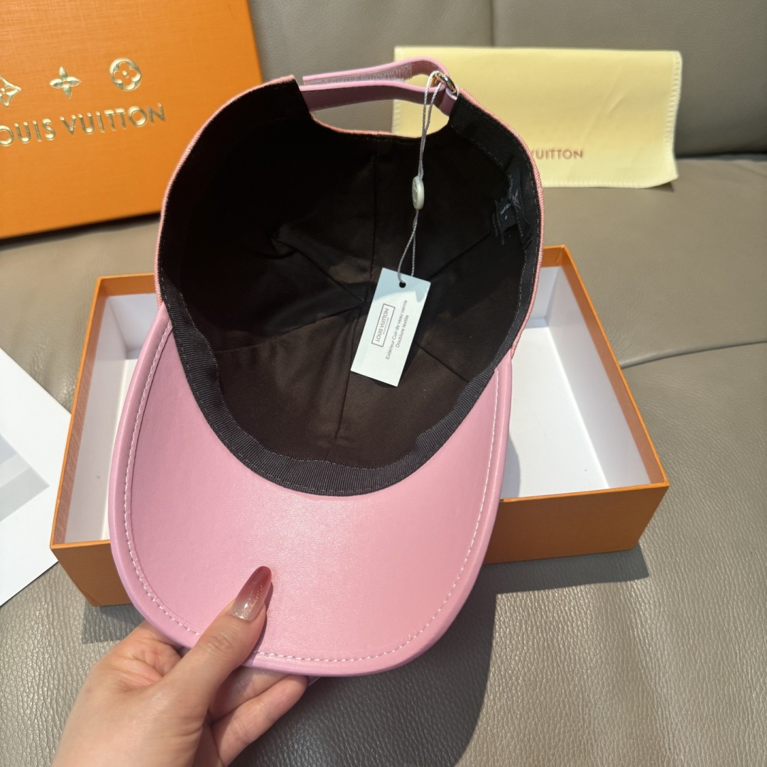 配盒子布袋，LV(路易威登)新款原单棒球帽，牛皮压花，1:1开模订制，原版牛仔布料，做工细致完美，质量超