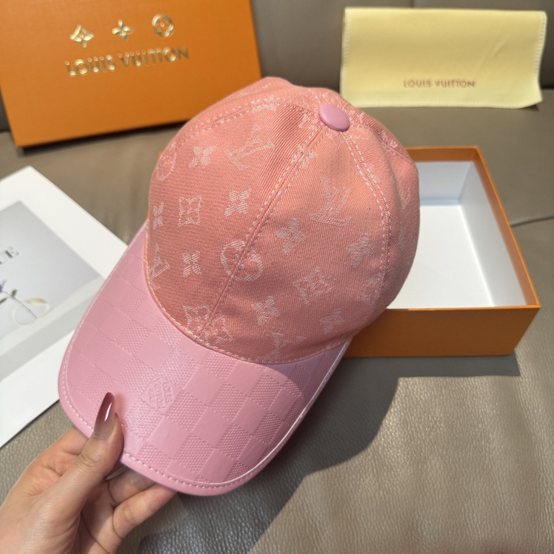 配盒子布袋，LV(路易威登)新款原单棒球帽，牛皮压花，1:1开模订制，原版牛仔布料，做工细致完美，质量超