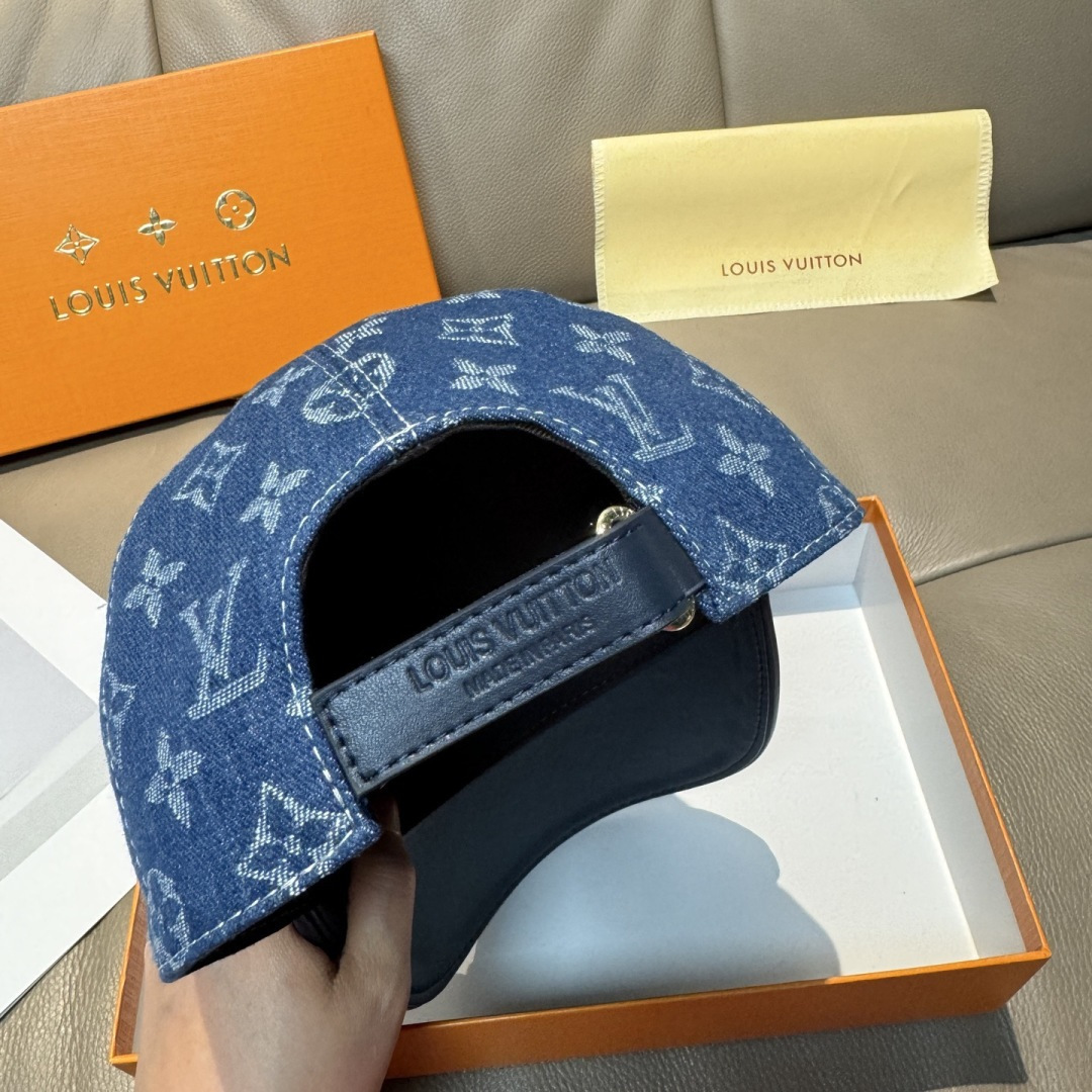 配盒子布袋，LV(路易威登)新款原单棒球帽，牛皮压花，1:1开模订制，原版牛仔布料，做工细致完美，质量超