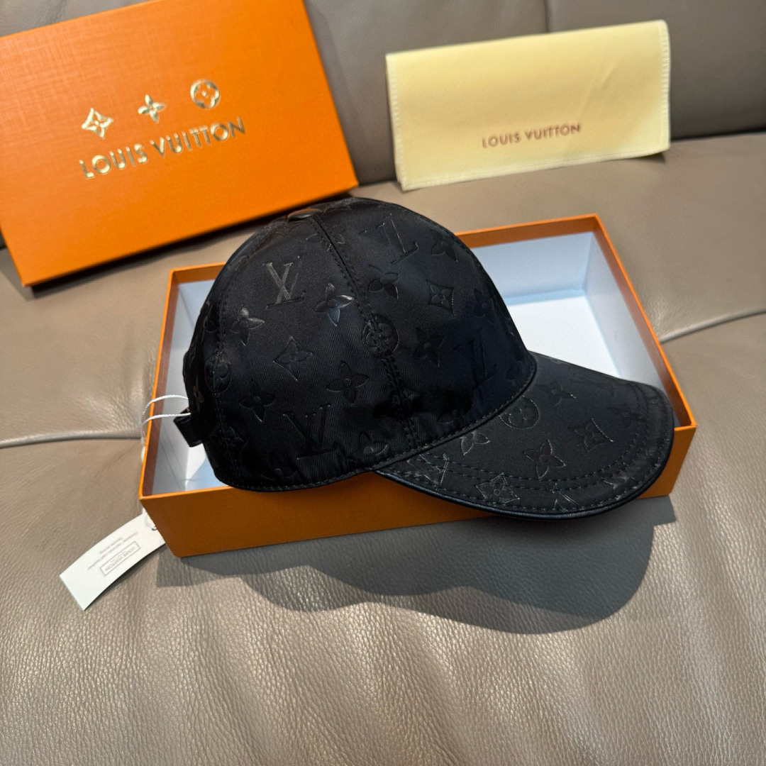 新款出货！配盒子布袋，LV路易威登新款原单棒球帽， 暗纹印花，专柜1:1开模订制，原版牛津布料+头层牛皮