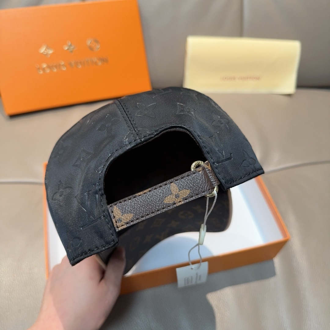 配盒子布袋，LV(路易威登)新款原单棒球帽，老花拼接，1:1开模订制，原版印花绸缎面料+专柜老花皮，做工