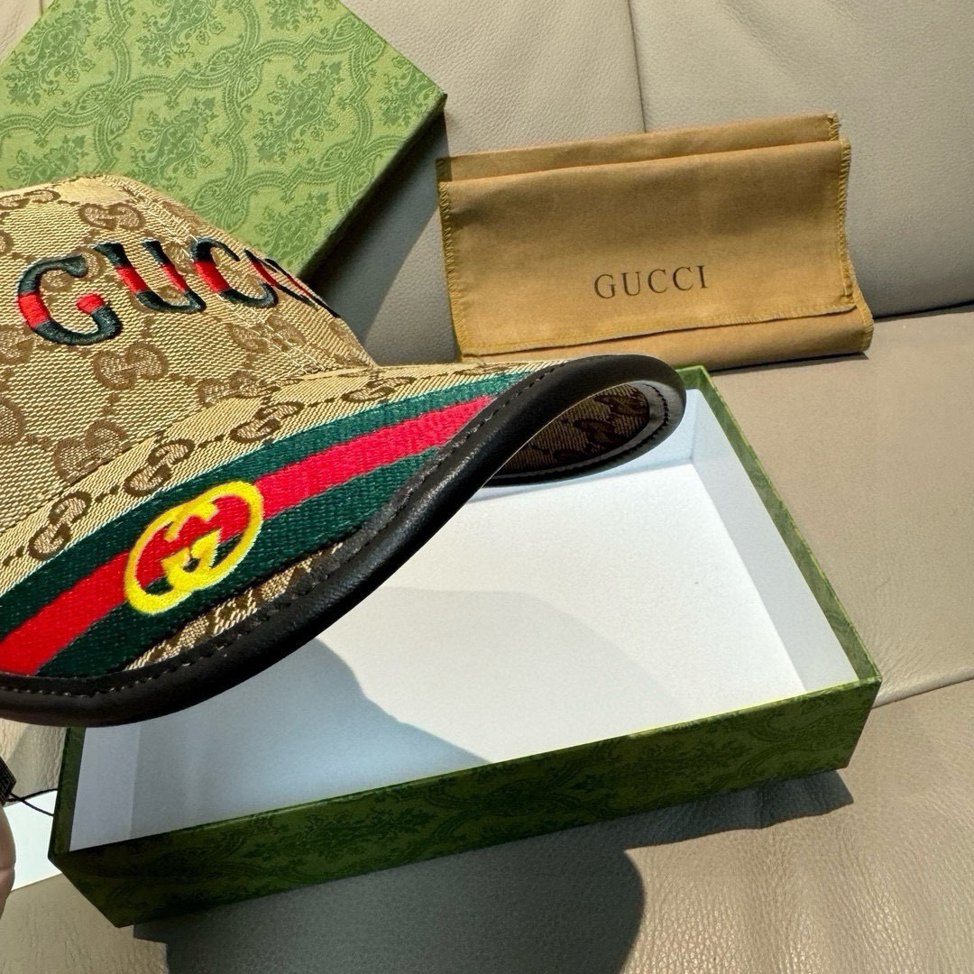 配盒子布袋，Gucci(古奇)新款原单棒球帽，双G织带。1:1开模订制，重工刺绣，细节可媲美专柜，原版帆