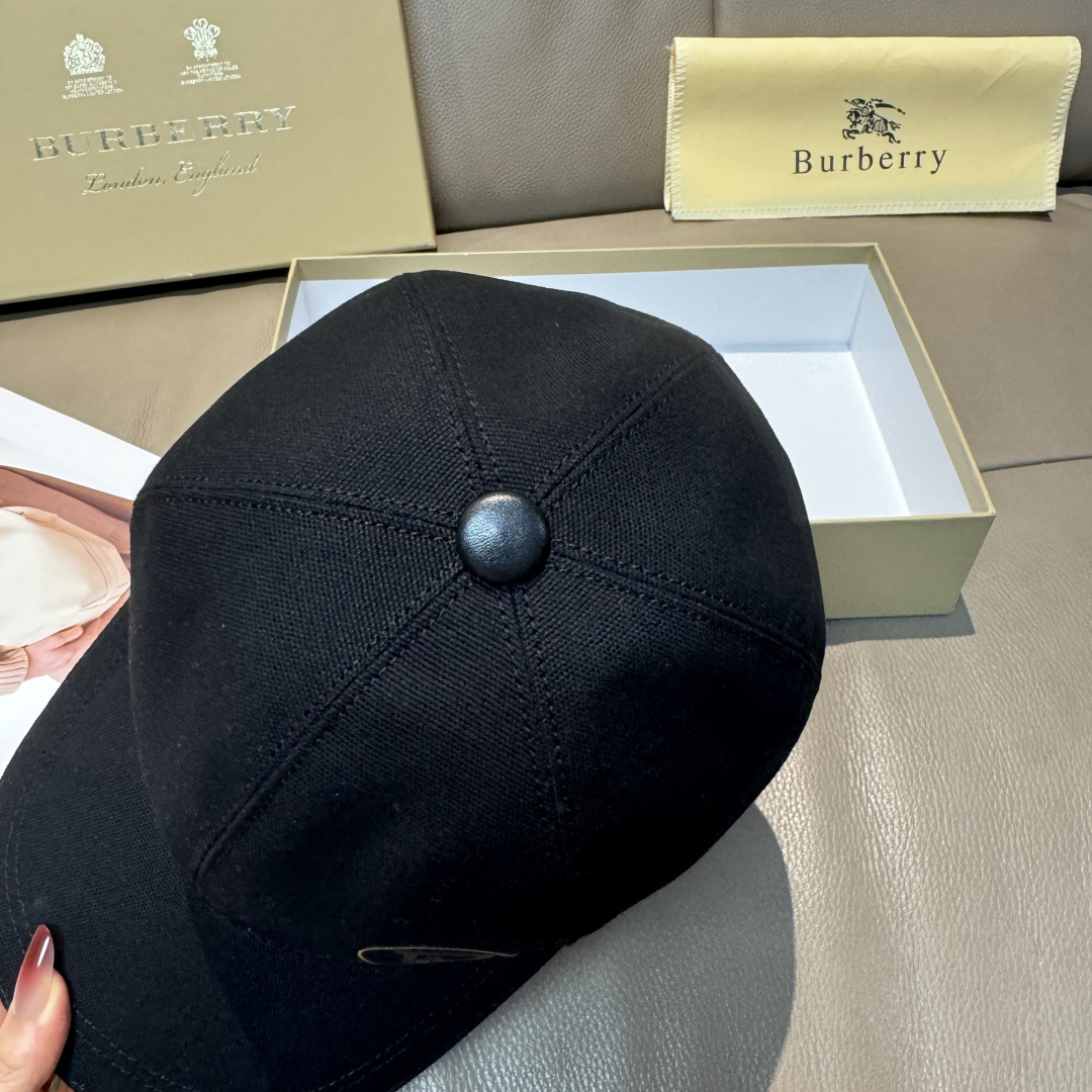 配盒子布袋，Burberry（巴宝莉）最新款原单棒球帽，1:1开模订制，猛虎胶印！原版帆布面料+头层牛皮