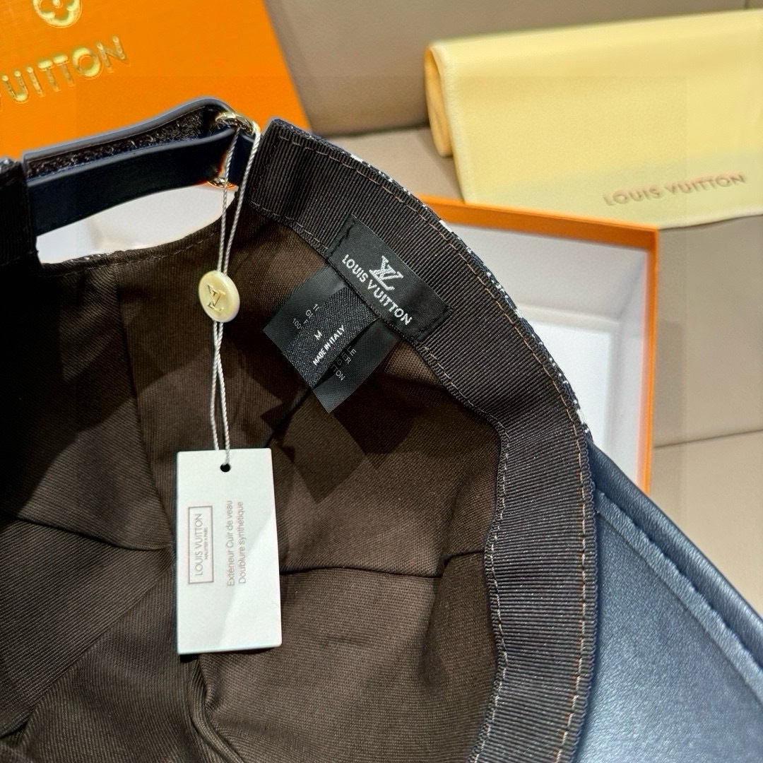 配盒子布袋，LV(路易威登)新款原单棒球帽，牛皮拼接，1:1开模订制，原版牛仔布料，做工细致完美，质量超