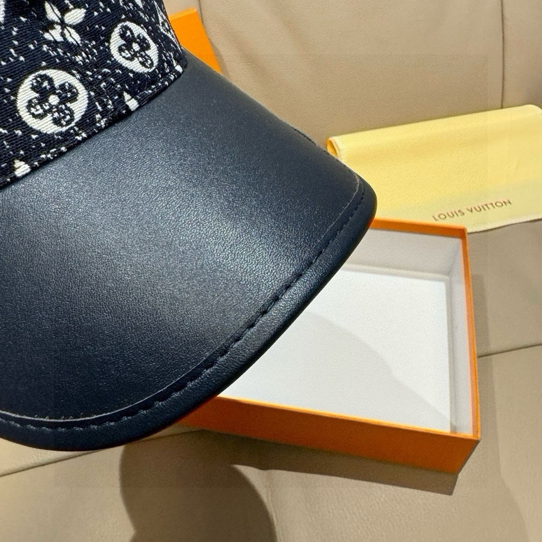 配盒子布袋，LV(路易威登)新款原单棒球帽，牛皮拼接，1:1开模订制，原版牛仔布料，做工细致完美，质量超