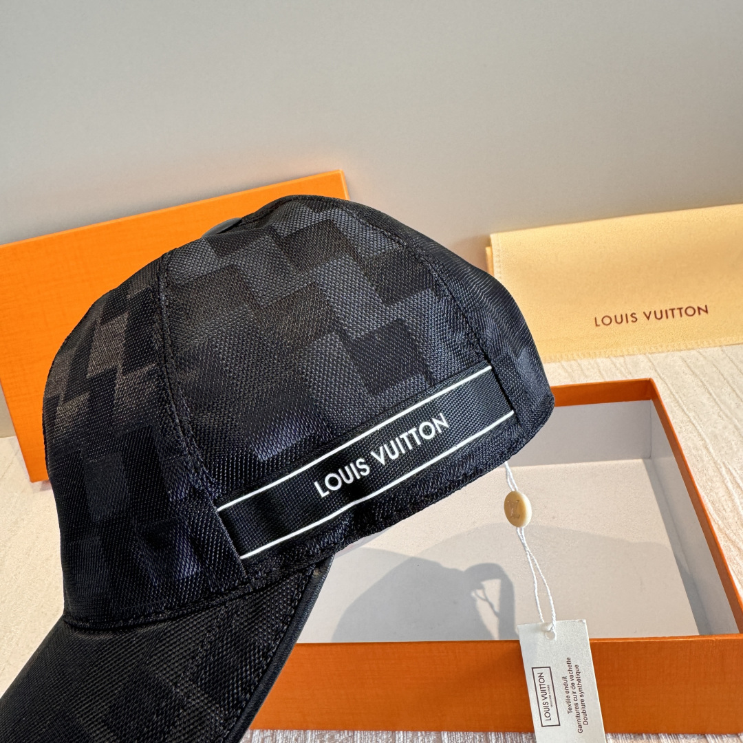 配包装布袋，LV路易威登新款原单棒球帽，经典棋盘格，1:1开模订制，原版专柜布料+头层牛皮，小方格时尚帅