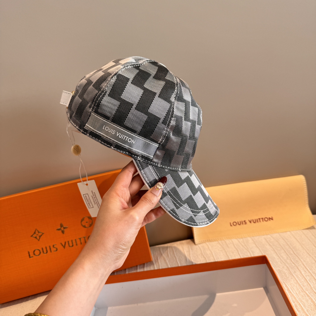 配包装布袋，LV路易威登新款原单棒球帽，经典棋盘格，1:1开模订制，原版专柜布料+头层牛皮，小方格时尚帅
