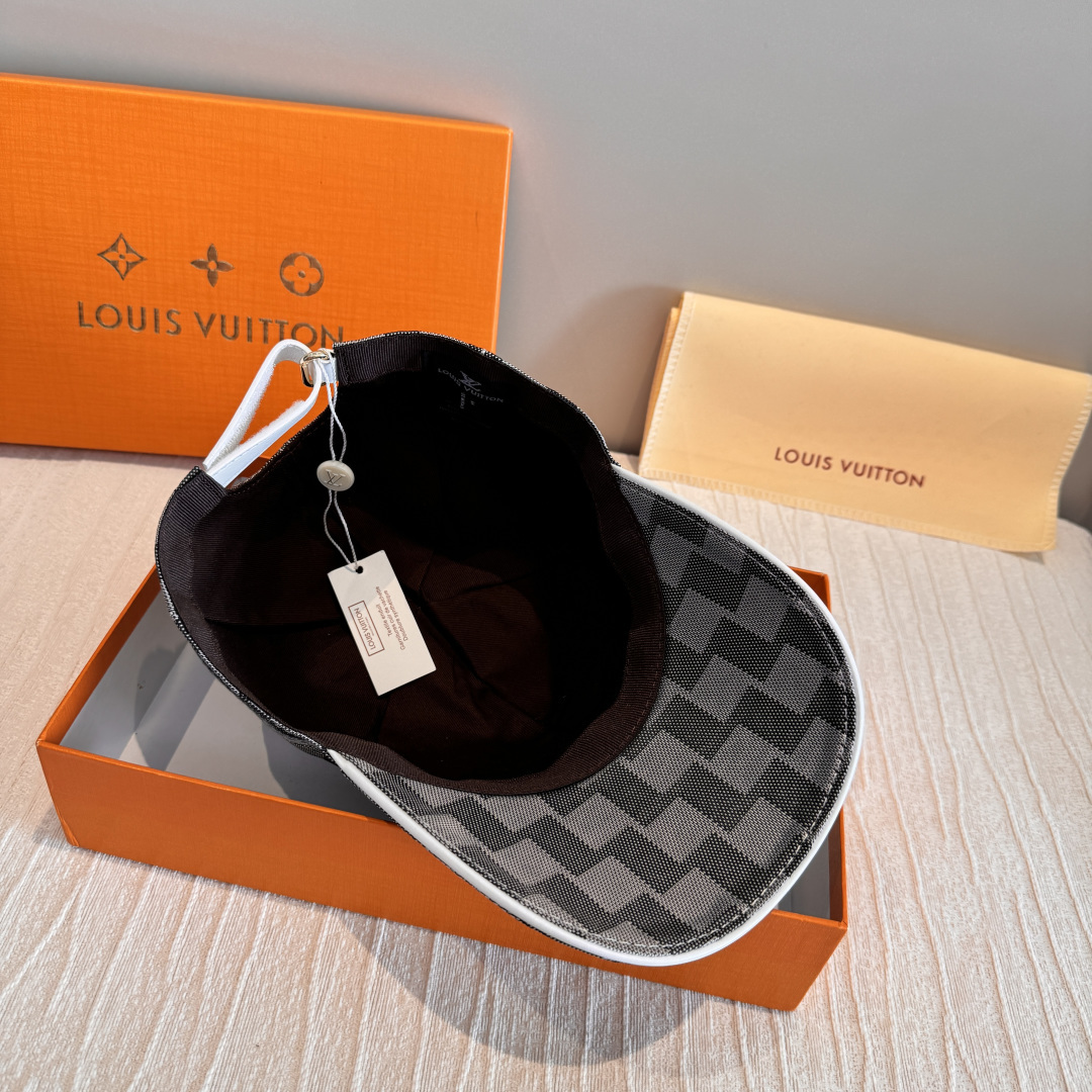 配包装布袋，LV路易威登新款原单棒球帽，经典棋盘格，1:1开模订制，原版专柜布料+头层牛皮，小方格时尚帅