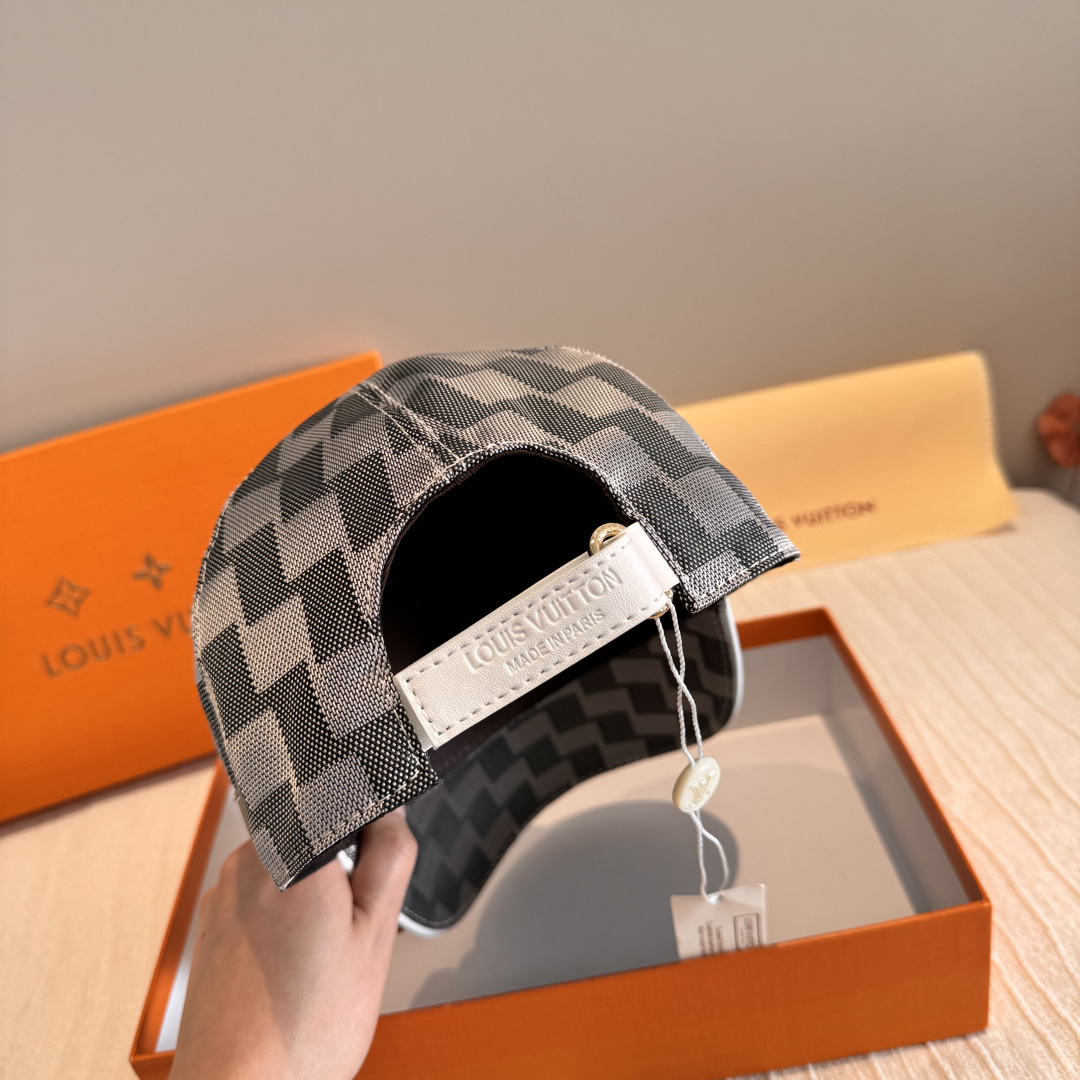 配包装布袋，LV路易威登新款原单棒球帽，经典棋盘格，1:1开模订制，原版专柜布料+头层牛皮，小方格时尚帅