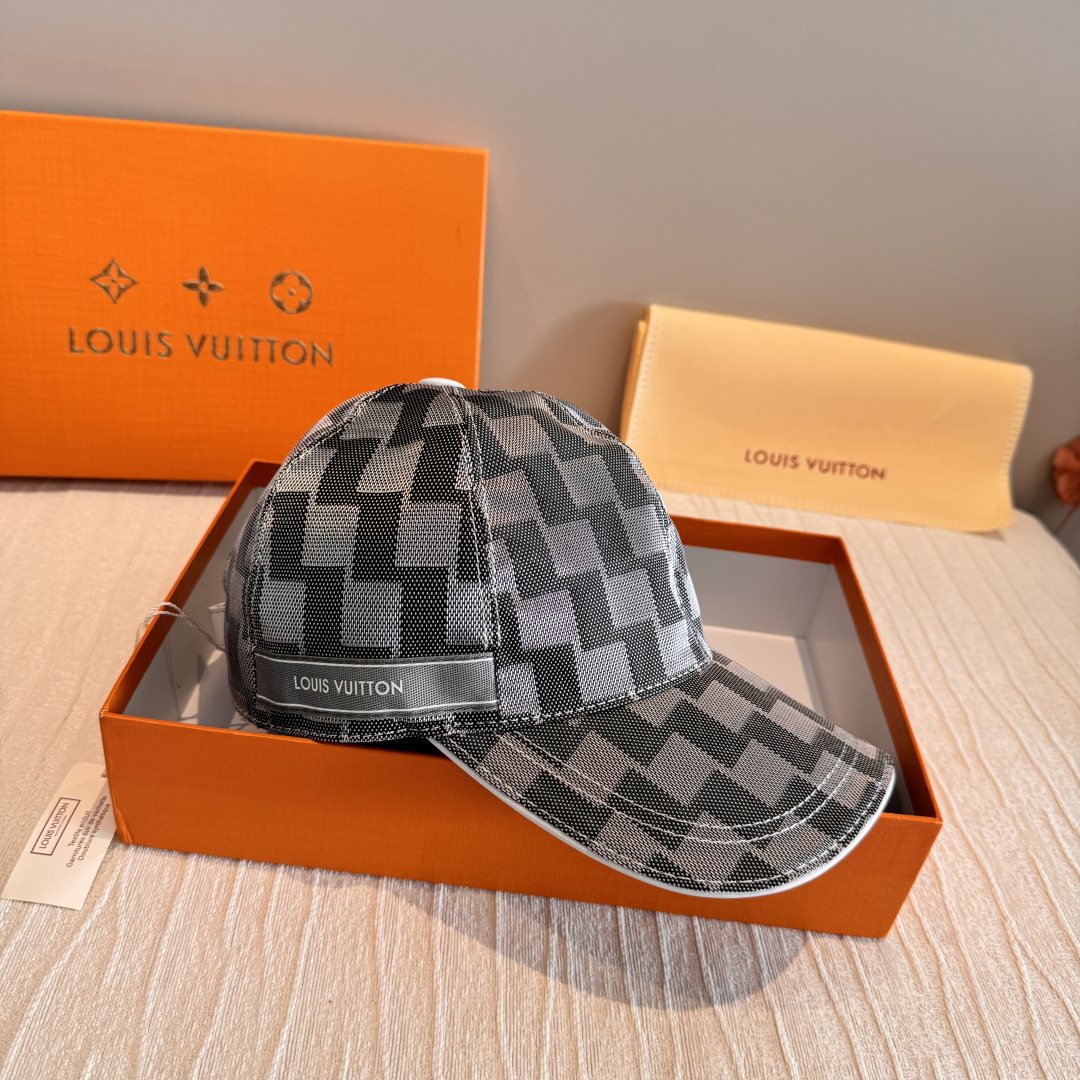 配包装布袋，LV路易威登新款原单棒球帽，经典棋盘格，1:1开模订制，原版专柜布料+头层牛皮，小方格时尚帅