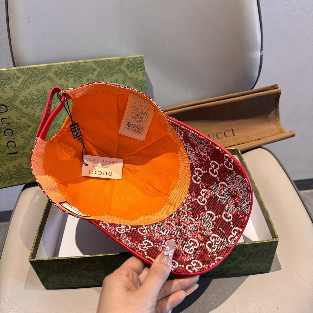 配盒子布袋，Gucci(古奇)经典原单棒球帽，双G牛仔提花，复古设计，专柜1:1开模订制！原版牛仔布料+