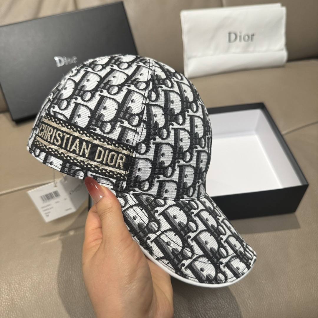 配盒子布袋，Dior(迪奥)新款原单棒球帽， Dior老花，复古韵味十足，专柜断货热门，1:1开模订制，