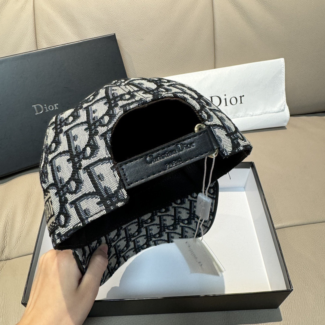 配盒子布袋，Dior(迪奥)新款原单棒球帽， Dior老花，复古韵味十足，专柜断货热门，1:1开模订制，