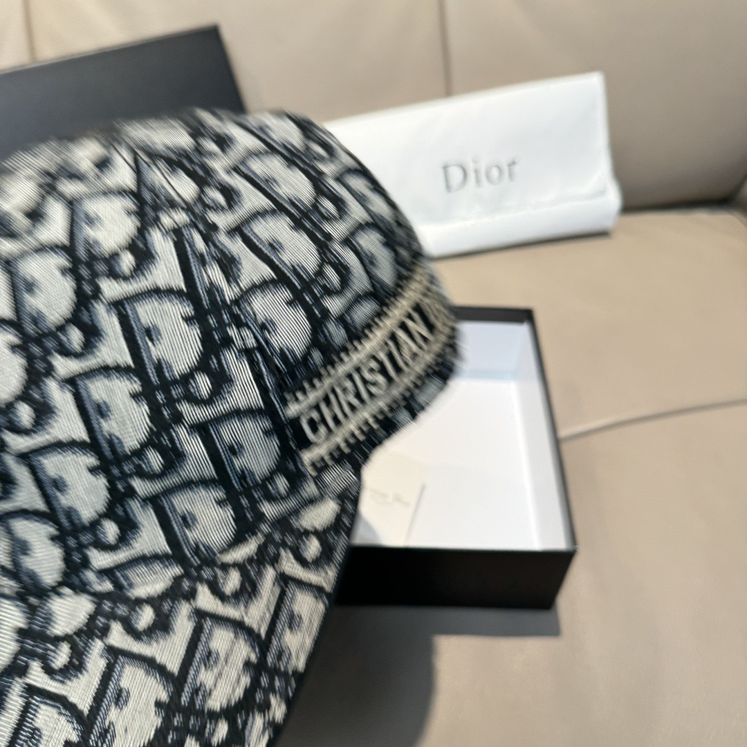 配盒子布袋，Dior(迪奥)新款原单棒球帽， Dior老花，复古韵味十足，专柜断货热门，1:1开模订制，