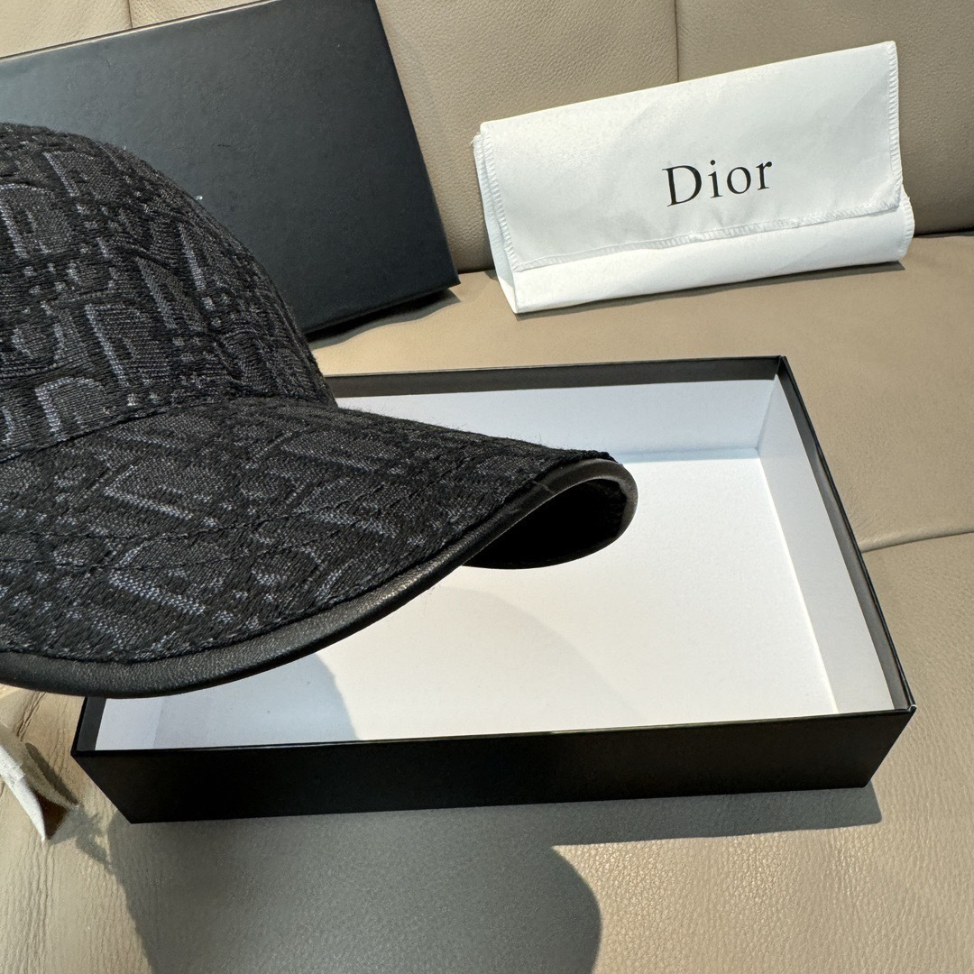 配盒子布袋，Dior(迪奥)新款原单棒球帽， Dior老花，复古韵味十足，专柜断货热门，1:1开模订制，