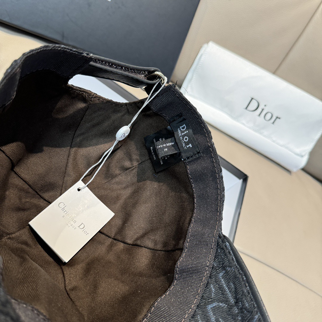 配盒子布袋，Dior(迪奥)新款原单棒球帽， Dior老花，复古韵味十足，专柜断货热门，1:1开模订制，