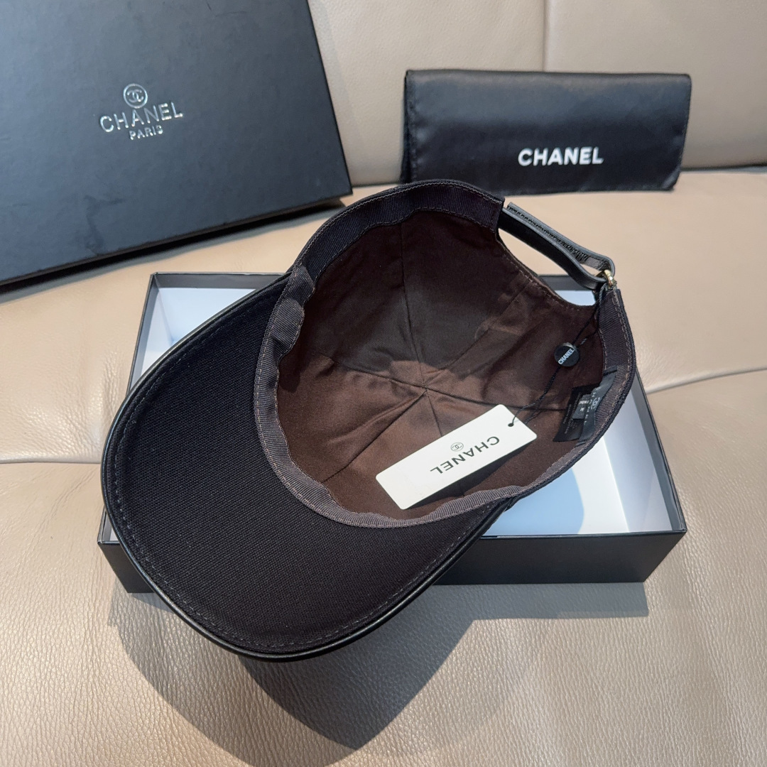 配盒子布袋，Chanel(香奈儿)原单棒球帽，网红同款双C刺绣,专柜1:1开模订制，原版帆布料+头层牛皮