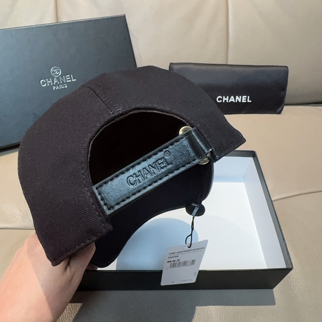 配盒子布袋，Chanel(香奈儿)原单棒球帽，网红同款双C刺绣,专柜1:1开模订制，原版帆布料+头层牛皮