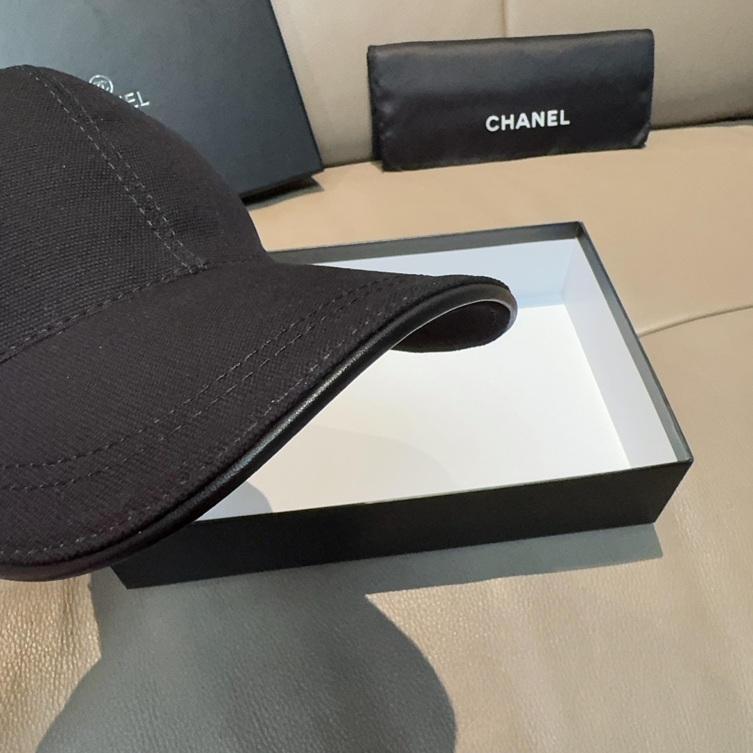 配盒子布袋，Chanel(香奈儿)原单棒球帽，网红同款双C刺绣,专柜1:1开模订制，原版帆布料+头层牛皮