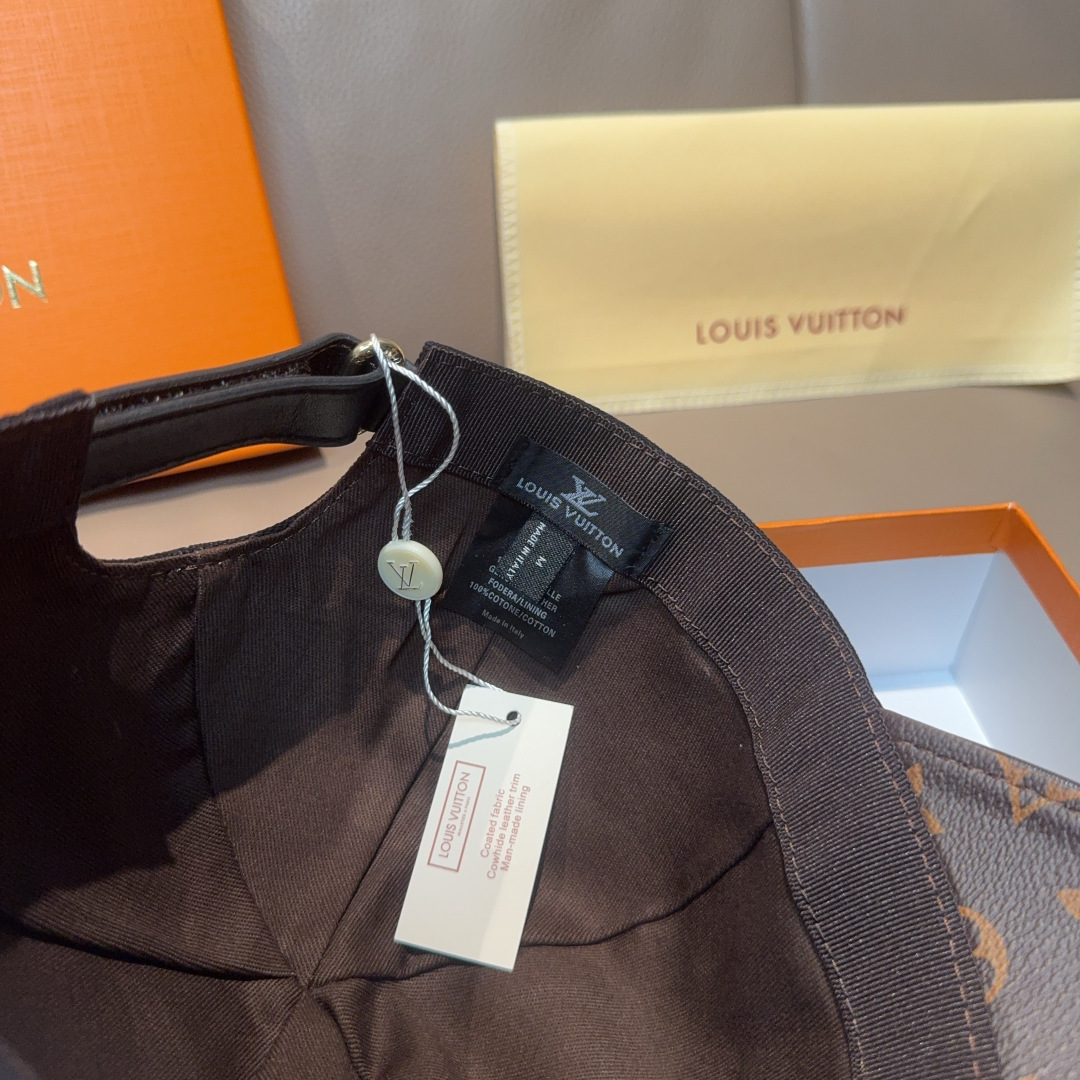 配盒子布袋，LV(路易威登)新款原单棒球帽，老花拼接，1:1开模订制，原版帆布面料+专柜老花皮，重工刺绣
