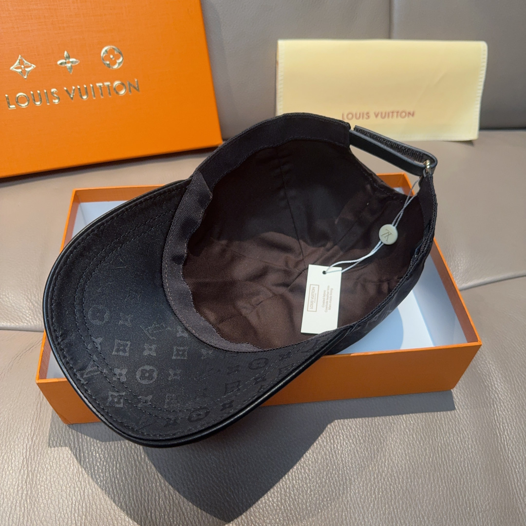 新款出货！配盒子布袋，LV路易威登新款原单棒球帽， 暗纹印花，专柜1:1开模订制，原版牛津布料+头层牛皮