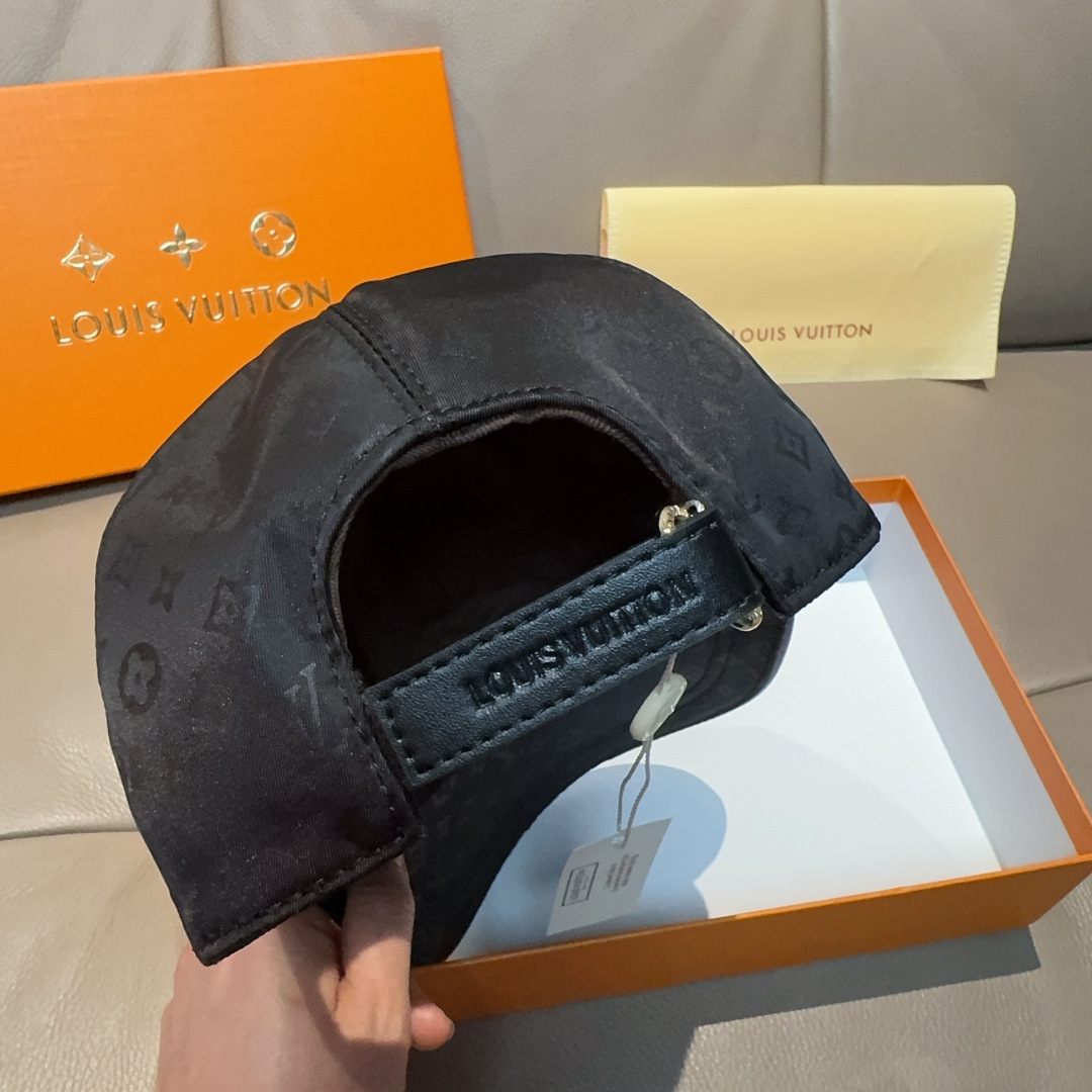新款出货！配盒子布袋，LV路易威登新款原单棒球帽， 暗纹印花，专柜1:1开模订制，原版牛津布料+头层牛皮