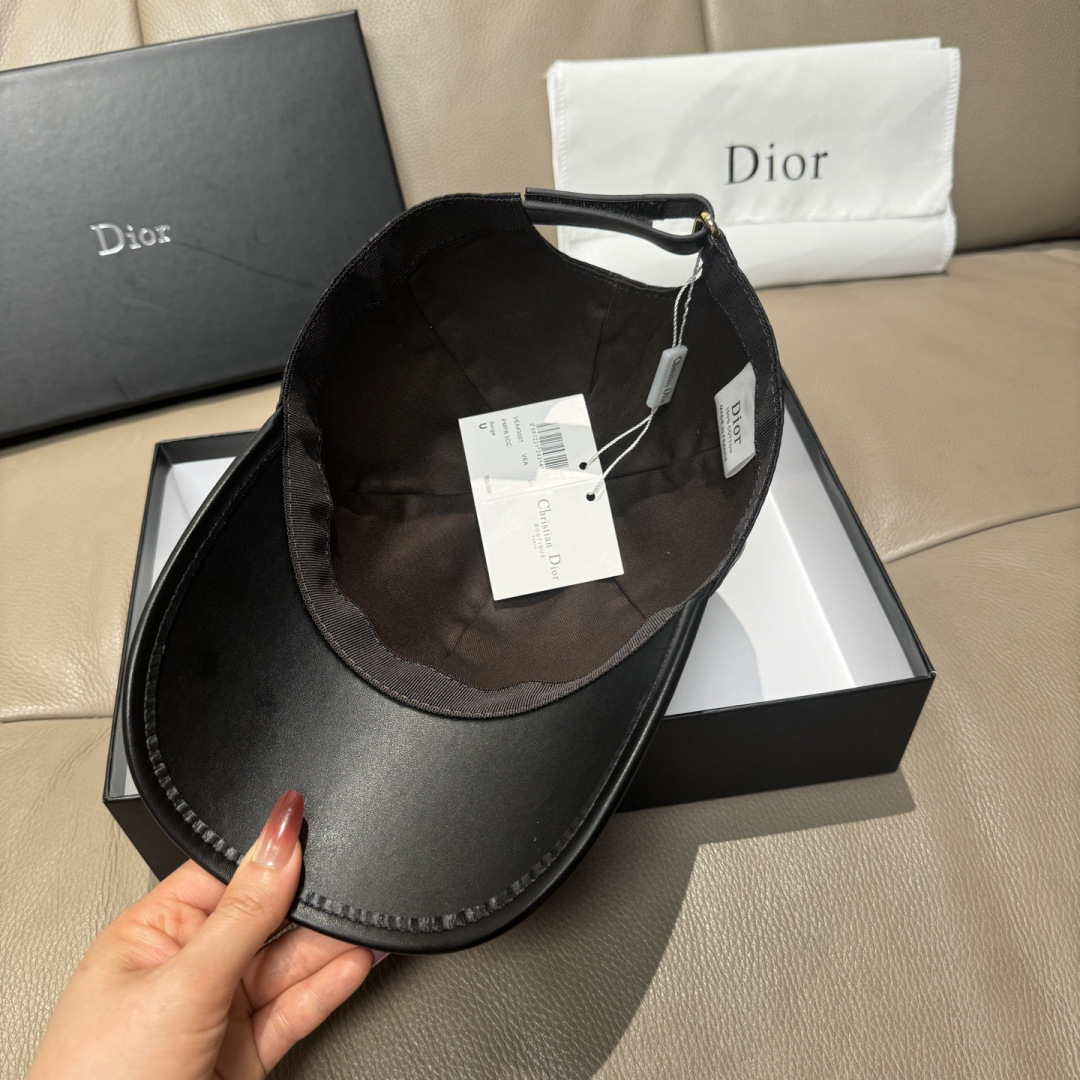 配盒子布袋，Dior(迪奥)新款原单棒球帽， Dior老花拼皮，复古韵味十足，1:1开模订制，原版绸缎布