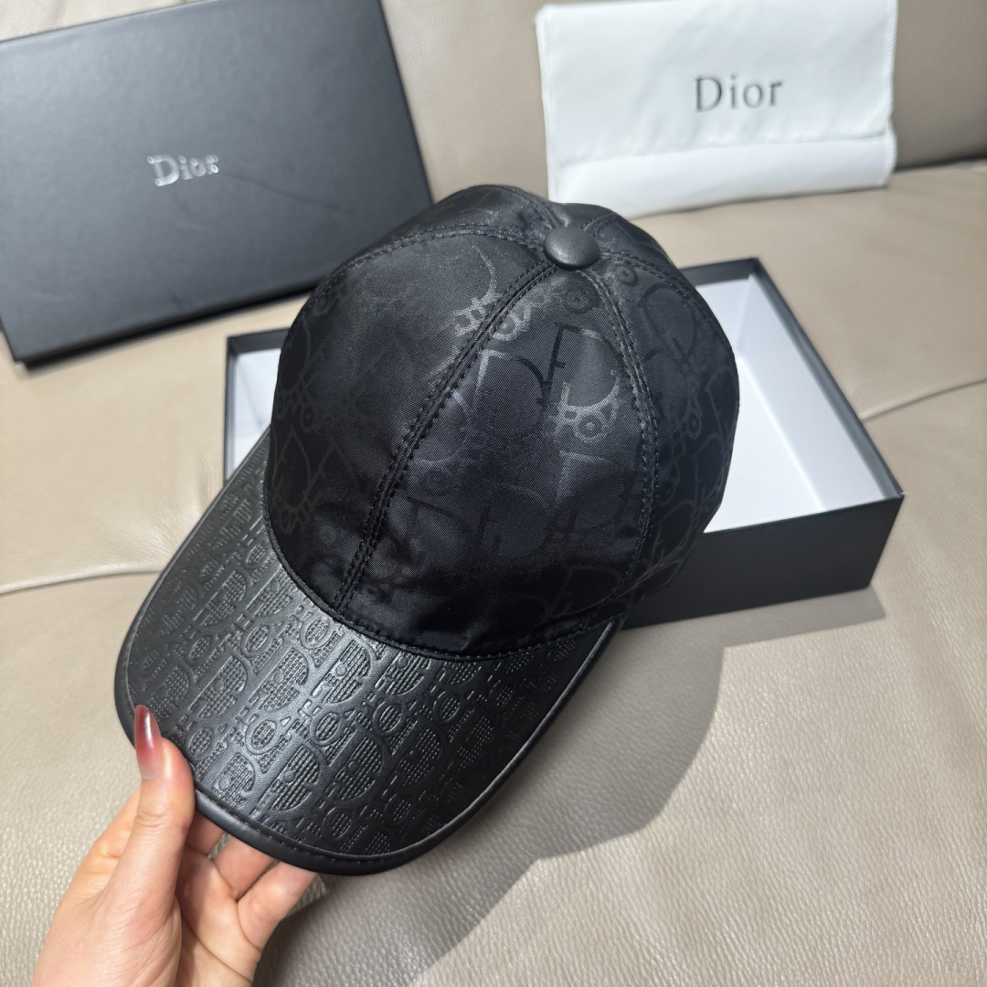 配盒子布袋，Dior(迪奥)新款原单棒球帽， Dior老花拼皮，复古韵味十足，1:1开模订制，原版绸缎布