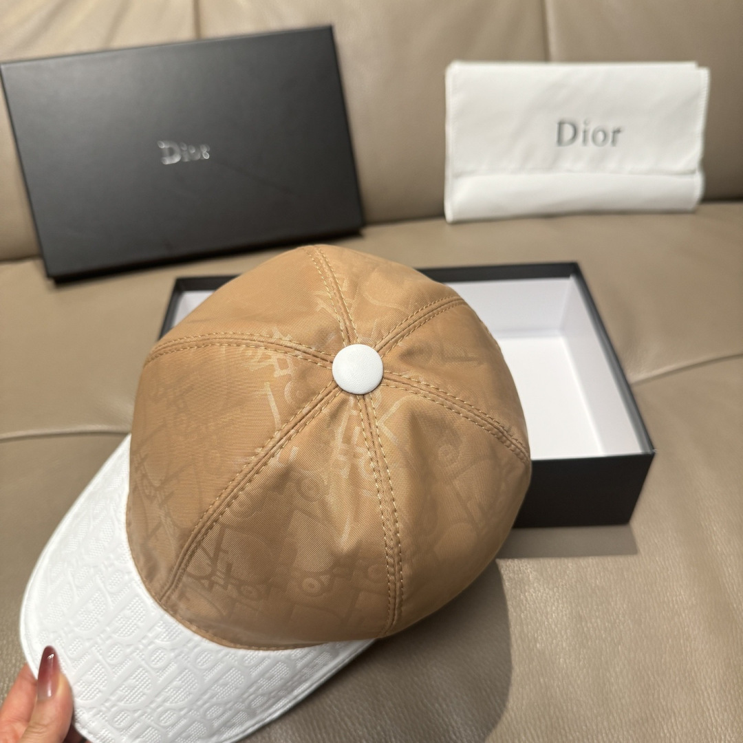 配盒子布袋，Dior(迪奥)新款原单棒球帽， Dior老花拼皮，复古韵味十足，1:1开模订制，原版绸缎布