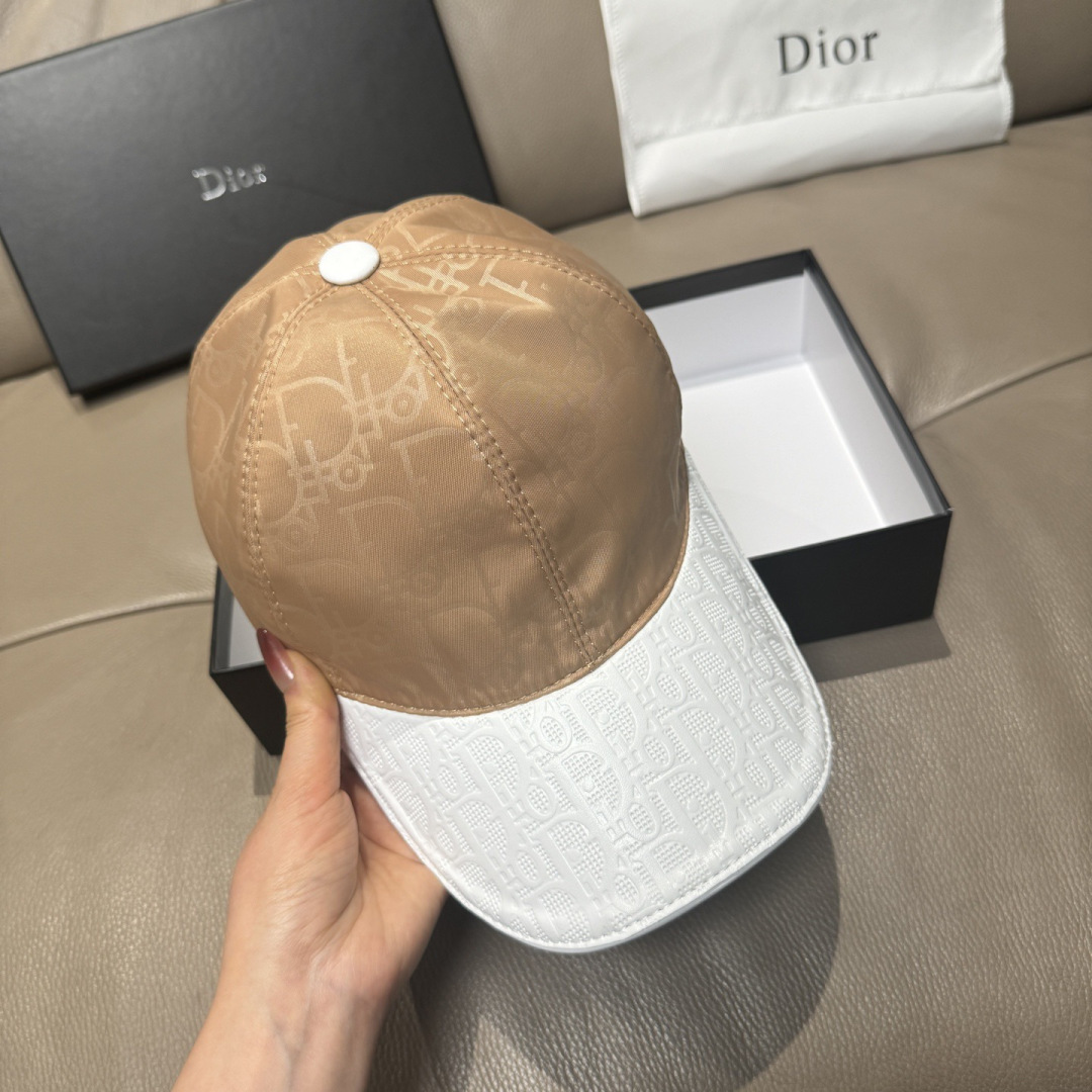 配盒子布袋，Dior(迪奥)新款原单棒球帽， Dior老花拼皮，复古韵味十足，1:1开模订制，原版绸缎布