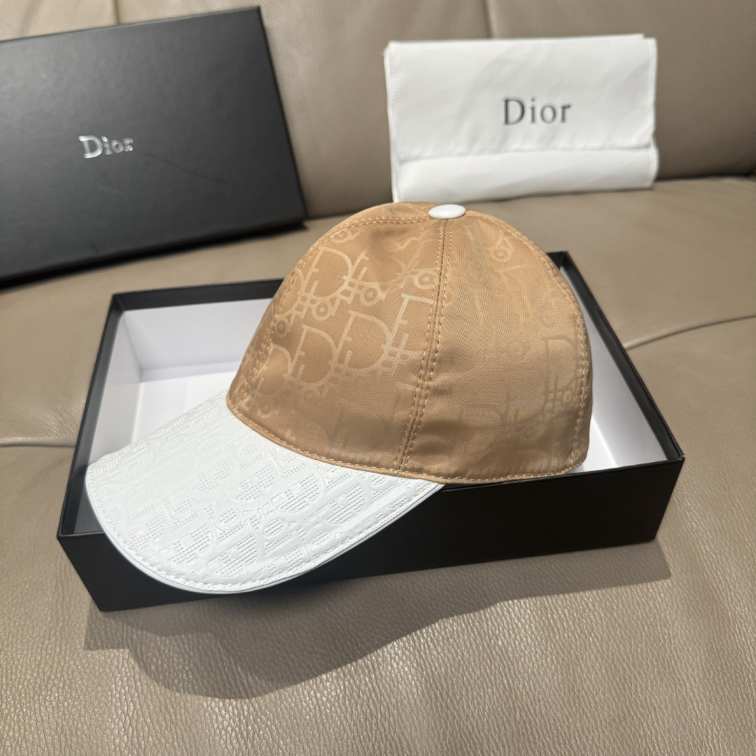 配盒子布袋，Dior(迪奥)新款原单棒球帽， Dior老花拼皮，复古韵味十足，1:1开模订制，原版绸缎布