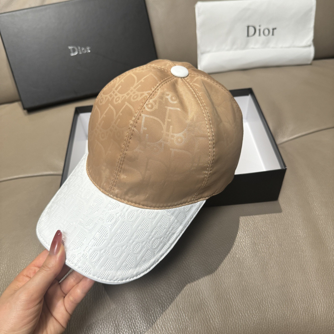 配盒子布袋，Dior(迪奥)新款原单棒球帽， Dior老花拼皮，复古韵味十足，1:1开模订制，原版绸缎布