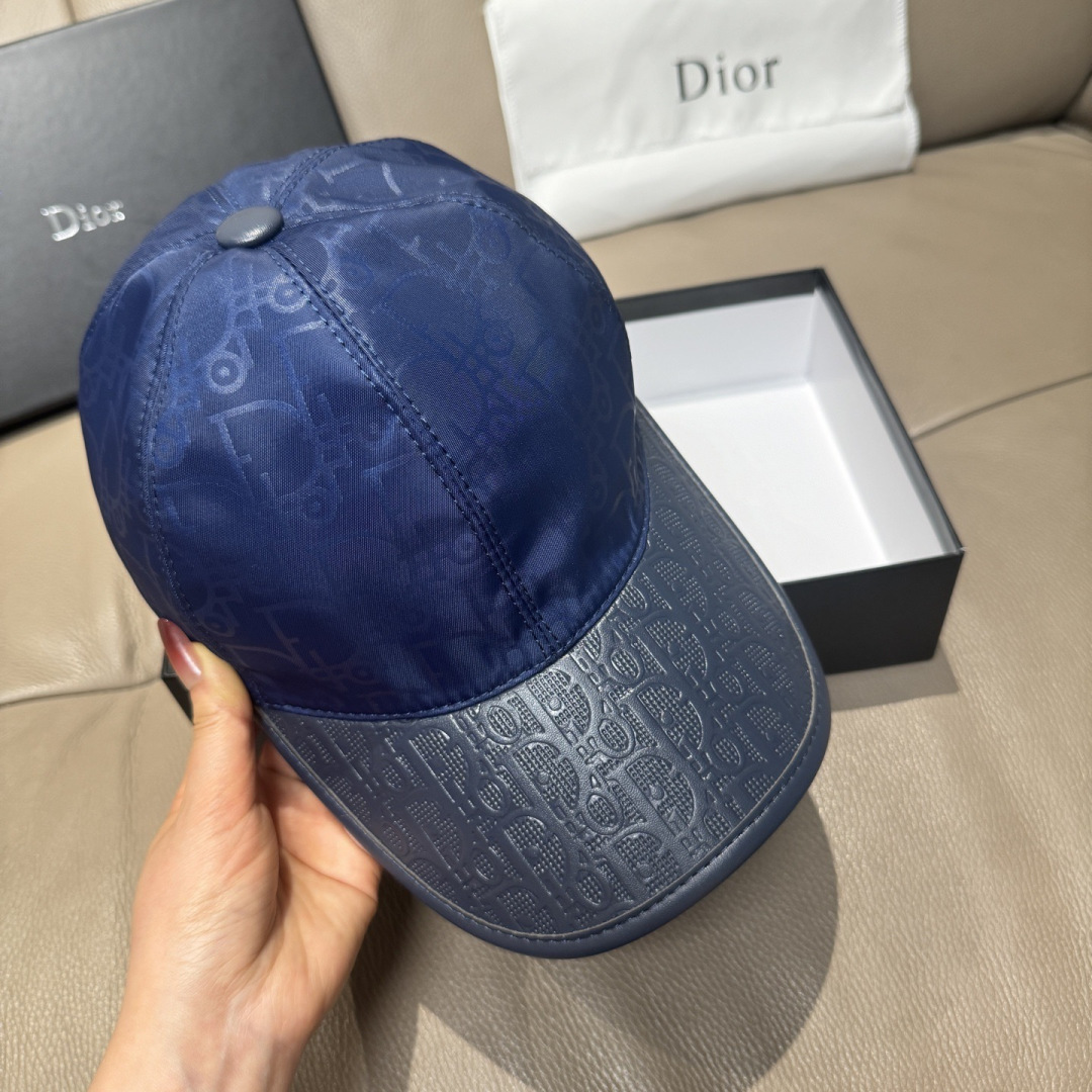 配盒子布袋，Dior(迪奥)新款原单棒球帽， Dior老花拼皮，复古韵味十足，1:1开模订制，原版绸缎布