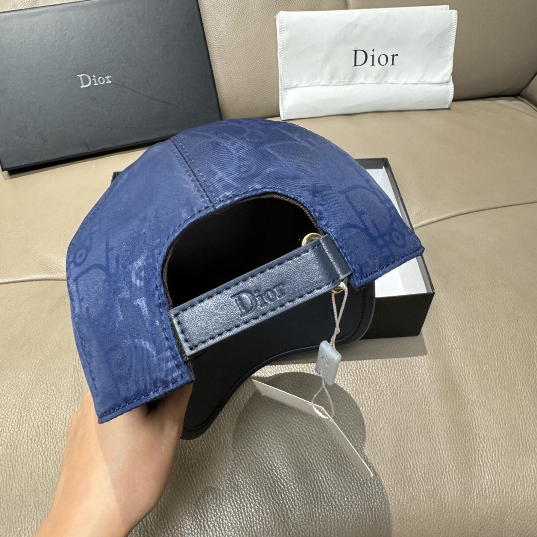 配盒子布袋，Dior(迪奥)新款原单棒球帽， Dior老花拼皮，复古韵味十足，1:1开模订制，原版绸缎布