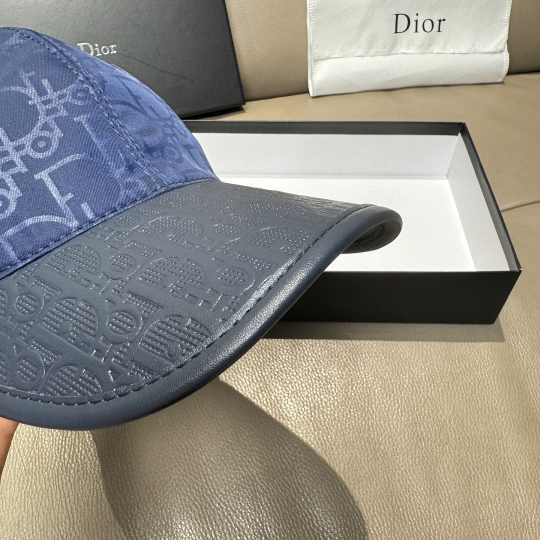 配盒子布袋，Dior(迪奥)新款原单棒球帽， Dior老花拼皮，复古韵味十足，1:1开模订制，原版绸缎布