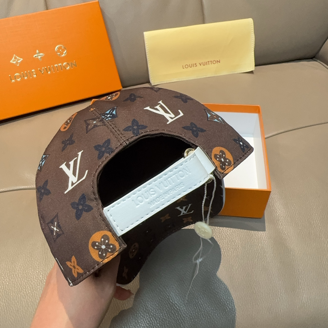 配盒子布袋，LV(路易威登)新款原单棒球帽， 专柜1:1开模订制，原版帆布料+头层牛皮，轻盈透气！质量超