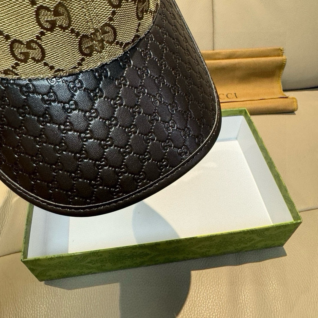 配盒子布袋，Gucci(古奇)经典原单棒球帽，小双G牛皮拼接，1:1开模订制，质量超赞！帽檐头层牛皮压花