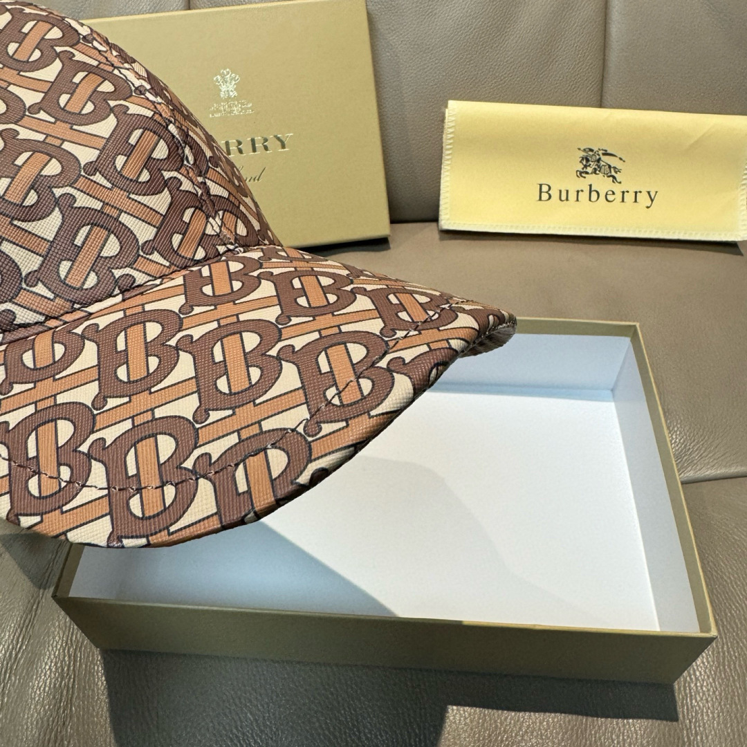 配盒子布袋，Burberry（巴宝莉）新款棒球帽，正品开模订制，全新TB图纹，原版PU印花面料，做工细致
