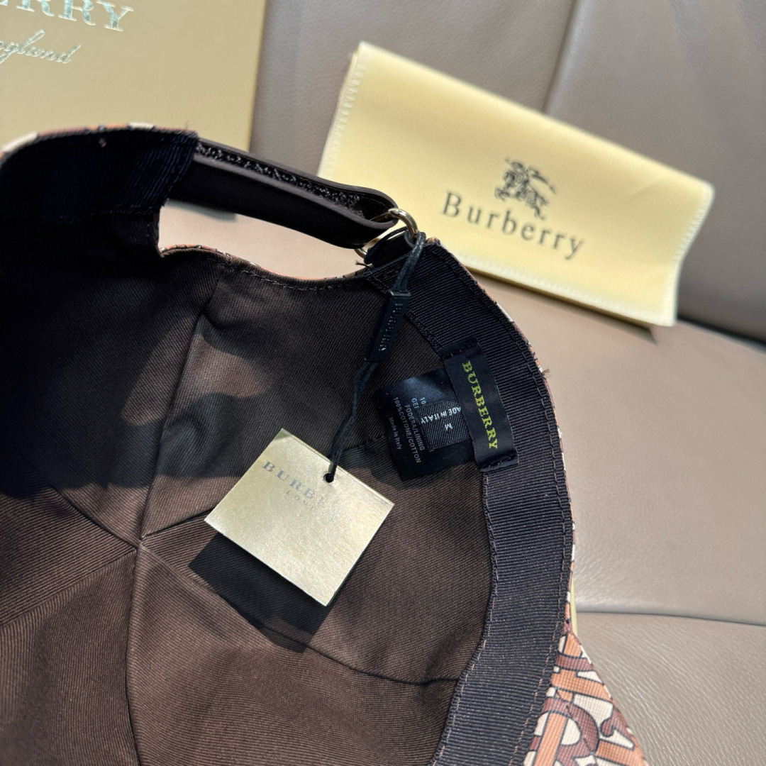 配盒子布袋，Burberry（巴宝莉）新款棒球帽，正品开模订制，全新TB图纹，原版PU印花面料，做工细致