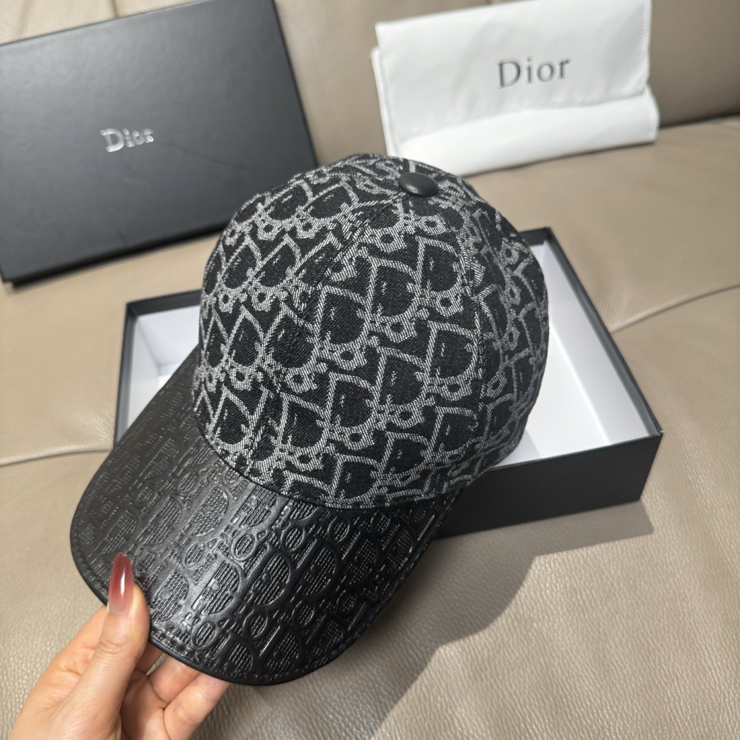 配盒子布袋，Dior(迪奥)新款原单棒球帽， Dior老花拼皮，复古韵味十足，1:1开模订制，原版绸缎布
