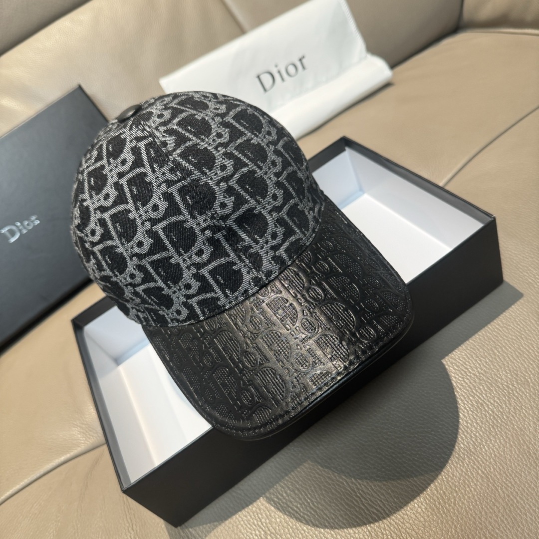 配盒子布袋，Dior(迪奥)新款原单棒球帽， Dior老花拼皮，复古韵味十足，1:1开模订制，原版绸缎布