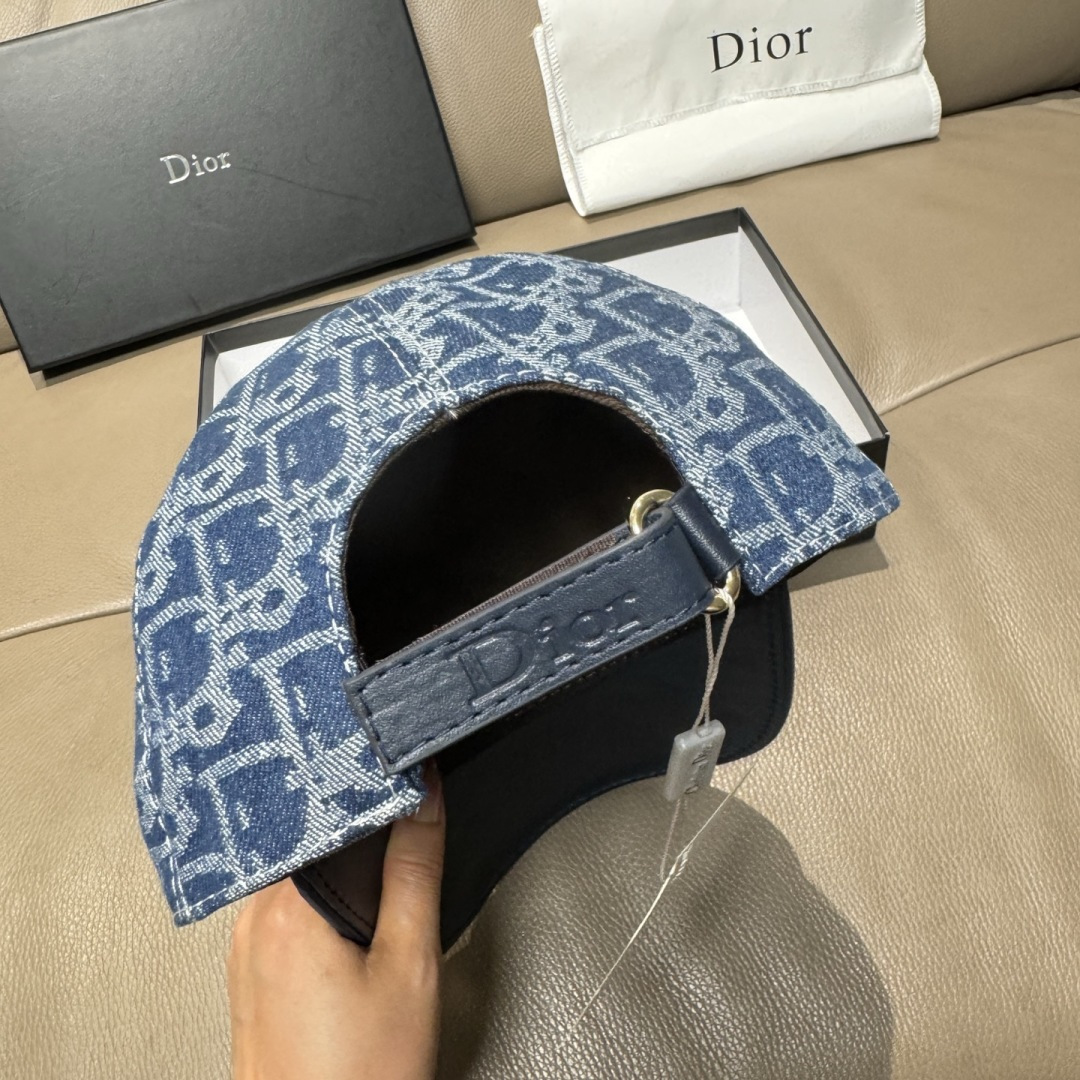 配盒子布袋，Dior(迪奥)新款原单棒球帽， Dior老花拼皮，复古韵味十足，1:1开模订制，原版绸缎布