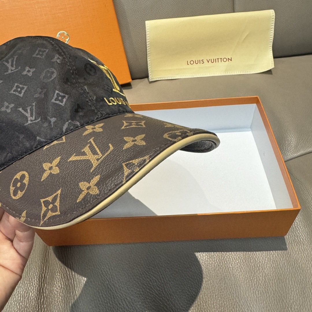 配盒子布袋，LV(路易威登)新款原单棒球帽，老花拼接，1:1开模订制，原版印花绸缎面料+专柜老花皮，做工