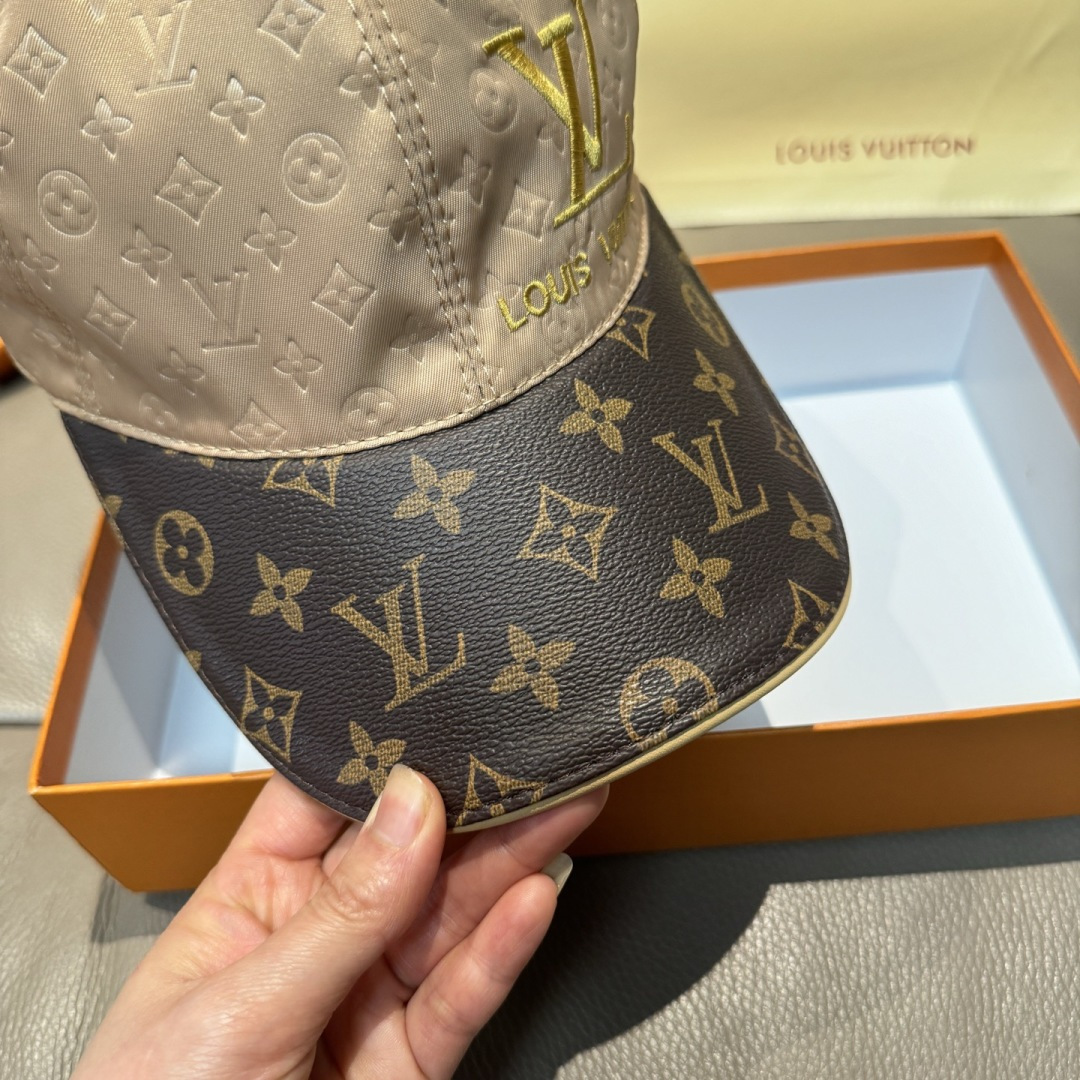 配盒子布袋，LV(路易威登)新款原单棒球帽，老花拼接，1:1开模订制，原版印花绸缎面料+专柜老花皮，做工