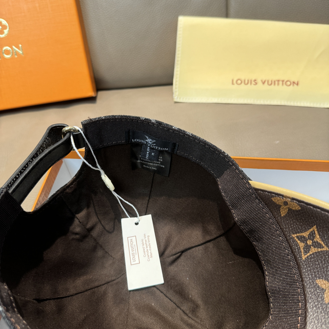 配盒子布袋，LV(路易威登)新款原单棒球帽，老花拼接，1:1开模订制，原版牛仔布料+专柜老花皮，做工细致