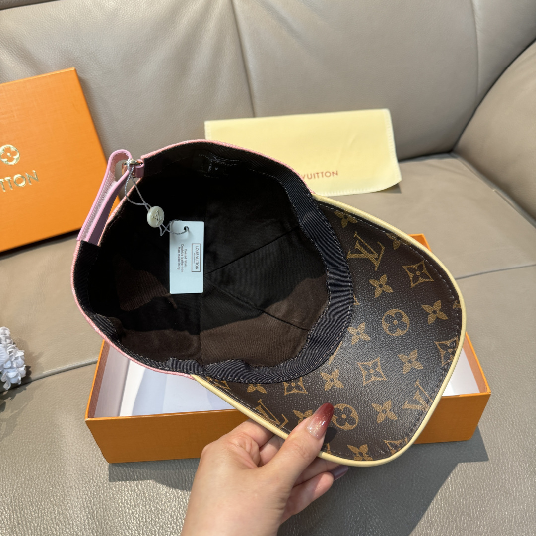 配盒子布袋，LV(路易威登)新款原单棒球帽，老花拼接，1:1开模订制，原版牛仔布料+专柜老花皮，做工细致