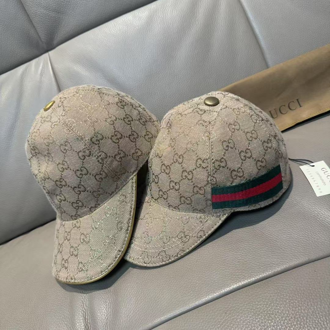 配盒子布袋，Gucci(古奇)经典原单棒球帽😍😍金丝logo。专柜1:1开模订制，最高版本，原版帆布料+