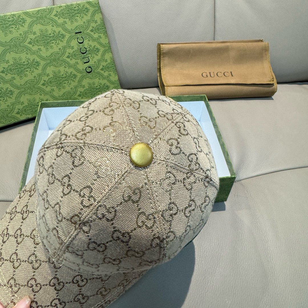 配盒子布袋，Gucci(古奇)经典原单棒球帽😍😍金丝logo。专柜1:1开模订制，最高版本，原版帆布料+