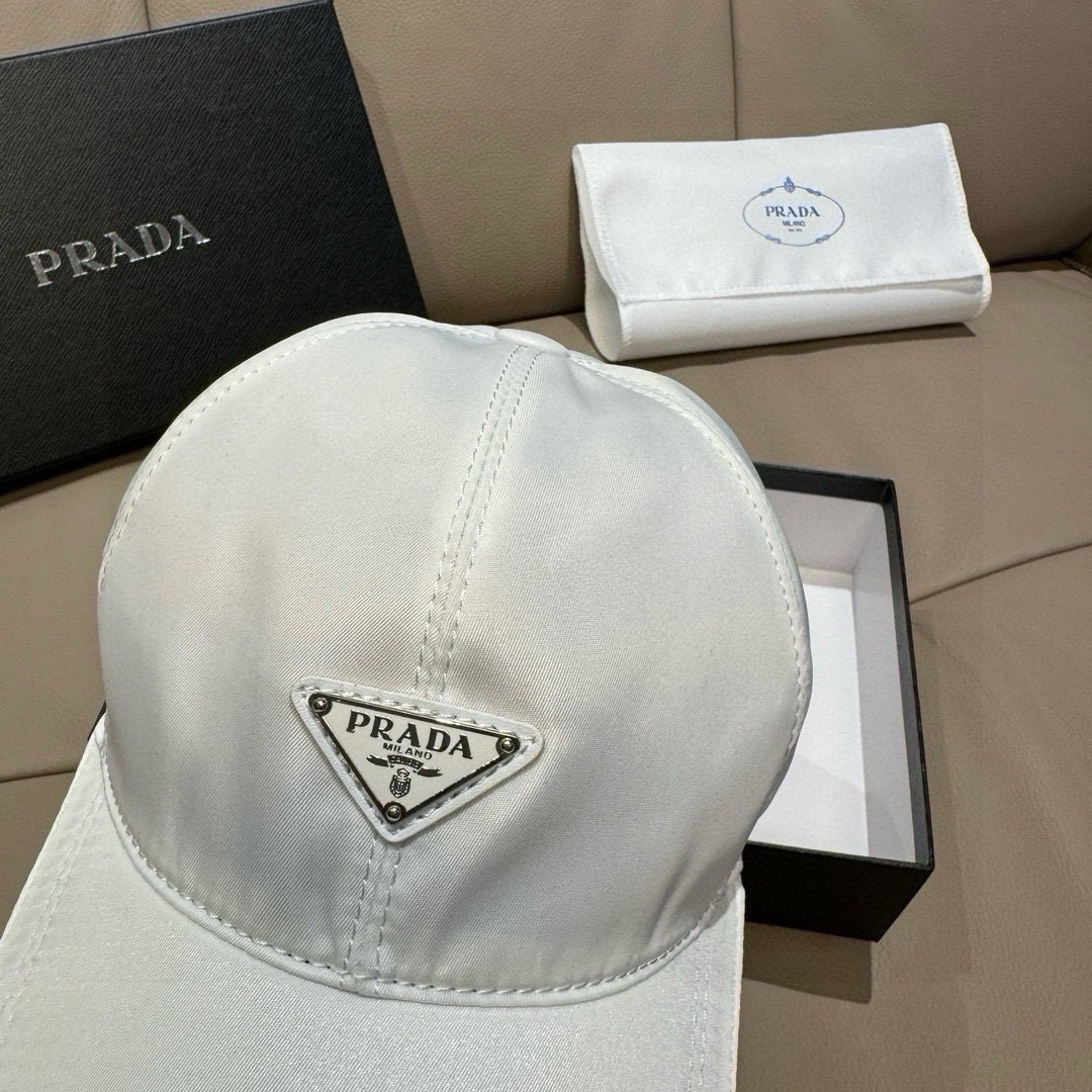火爆倒三角四色出货！配盒子布袋，Prada(普拉达)经典原单棒球帽， 经典倒三角金属logo，专柜1:1