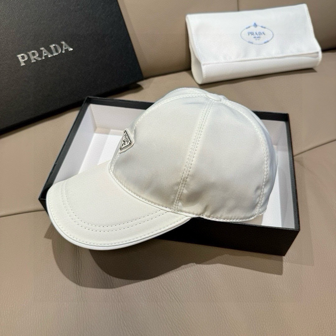 火爆倒三角四色出货！配盒子布袋，Prada(普拉达)经典原单棒球帽， 经典倒三角金属logo，专柜1:1